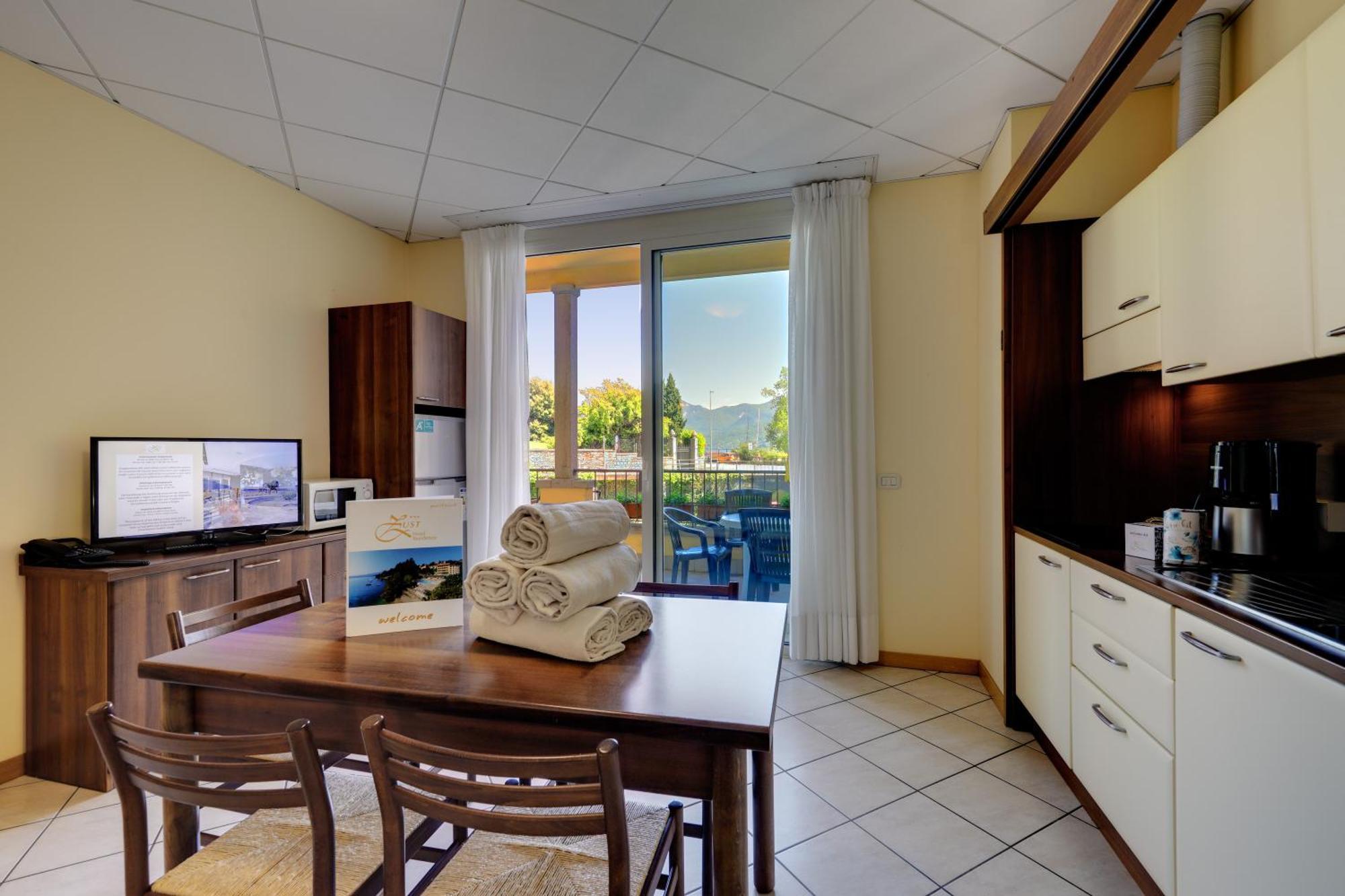 Hotel Residence Zust Verbania Extérieur photo